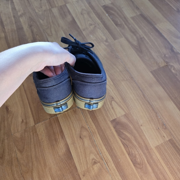 Vans Sneakers - Picture 3 of 3